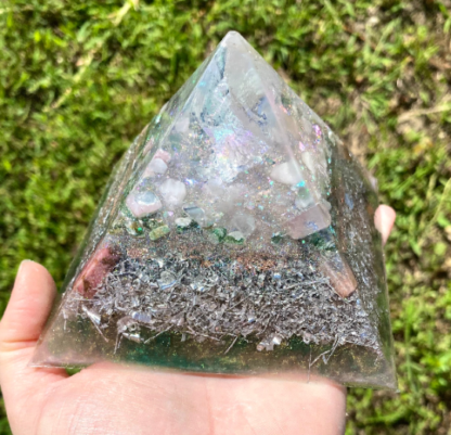 Heart Chakra Orgone Pyramid - Image 11