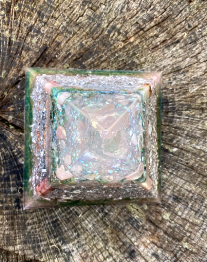 Heart Chakra Orgone Pyramid - Image 3